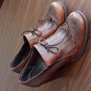 EUC Born Brown Leather Moccasin Loafer Heels Clogs Size 8.5